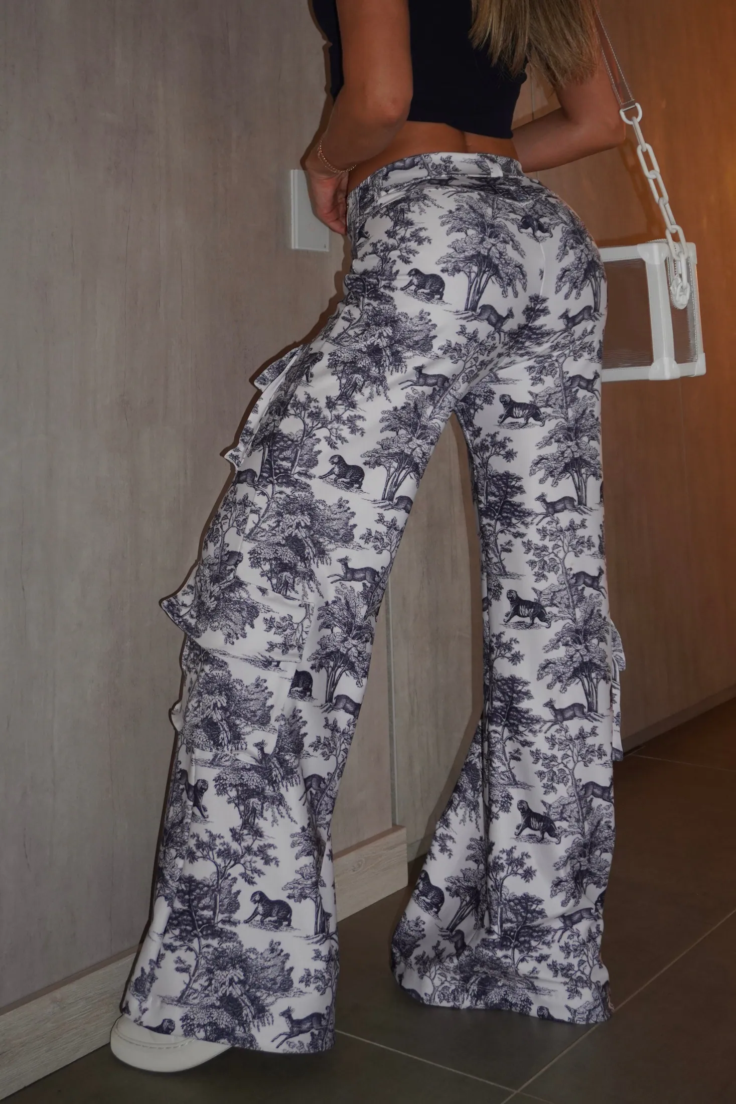 Pantalón efecto cuero Estampado Toile de Jouy y Bolsillos cargo — vista 4