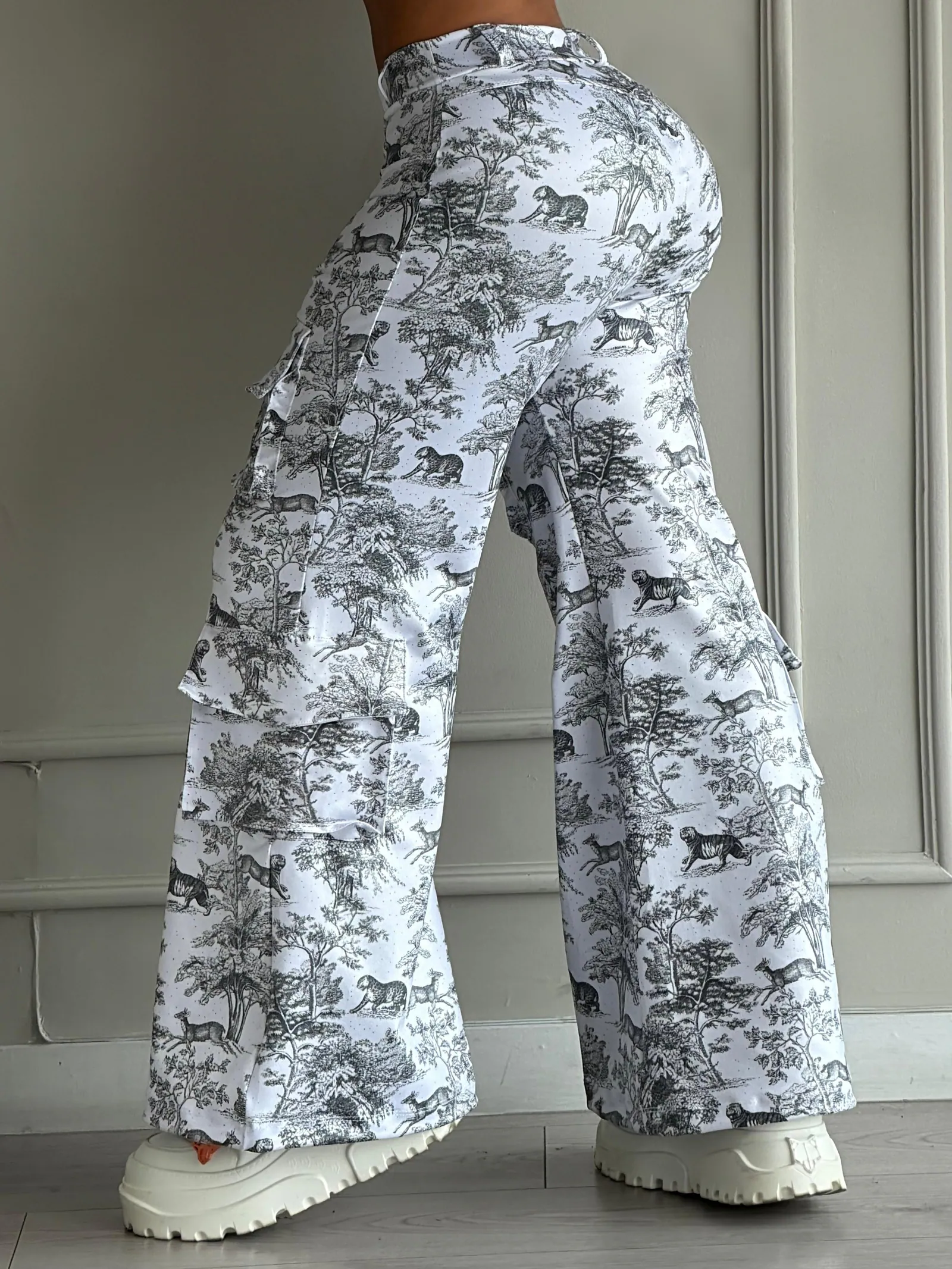 Pantalón efecto cuero Estampado Toile de Jouy y Bolsillos cargo — vista 5