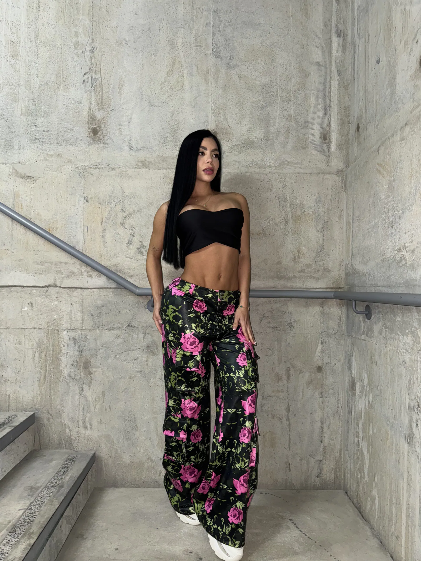 Pantalón efecto cuero Estampado Floral de Rosas Bolsillos Cargo — vista 5