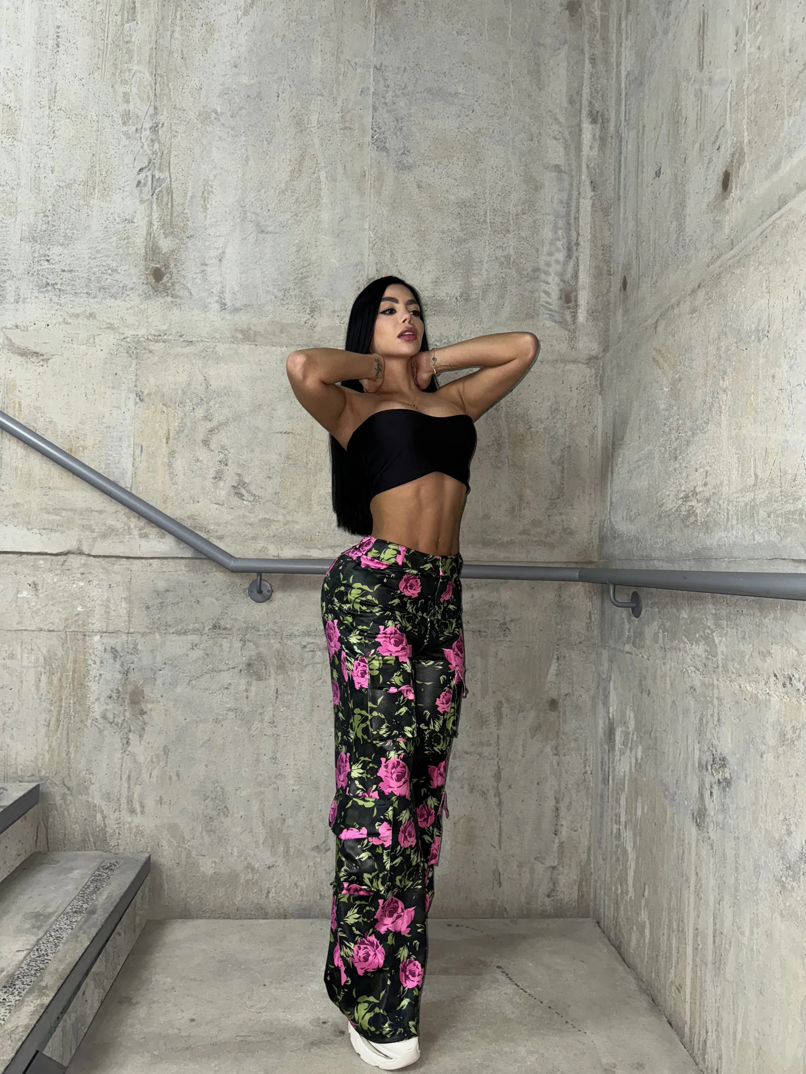 Pantalón efecto cuero Estampado Floral de Rosas Bolsillos Cargo — vista 6