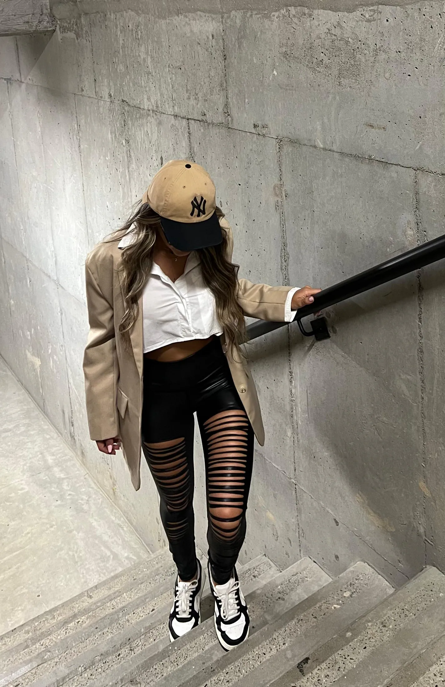 Leggins efecto Cuero – Stretch – Rasgados Urbanos — vista 2